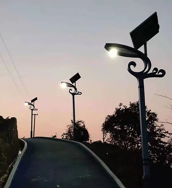 夜晚路灯适合发朋友圈的文案！送给路上的你